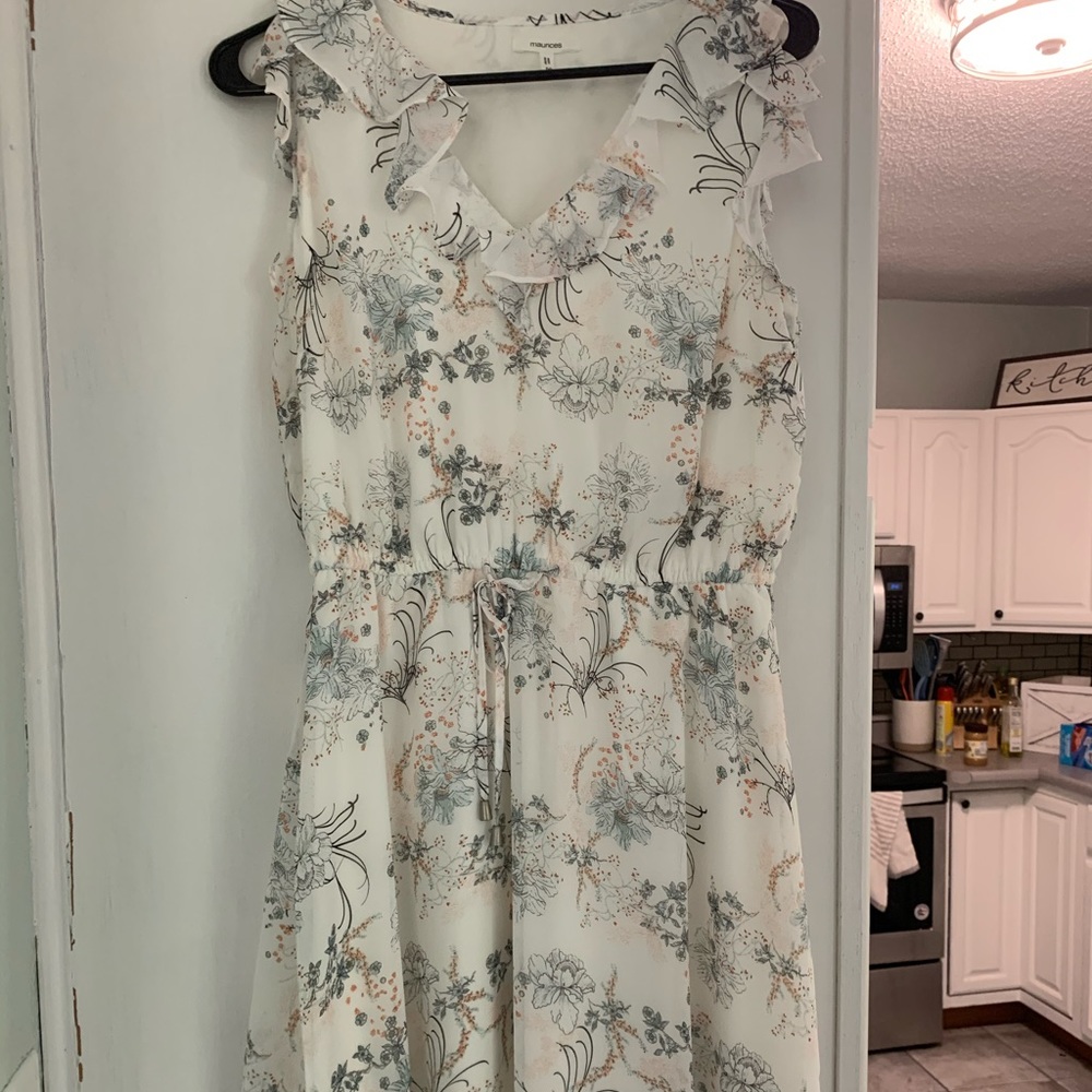 V-neck floral dress.